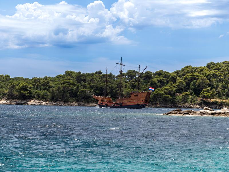 Tourist boat in Sudurad