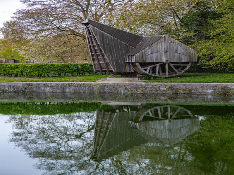 An interesting water wheel