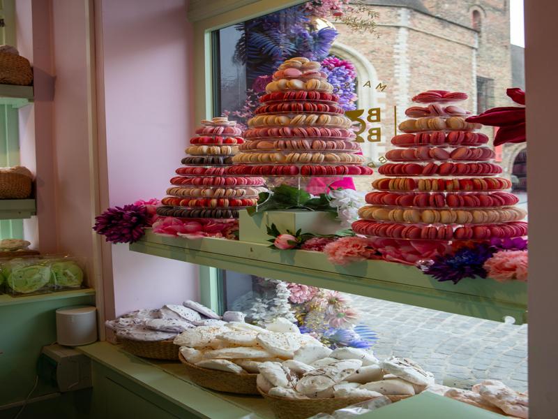 There were a lot of dessert shops