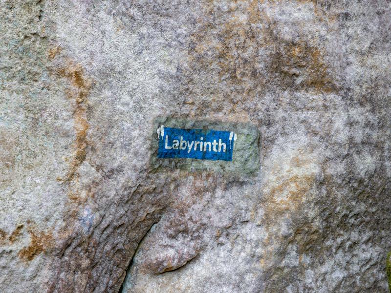 Labyrinth sign