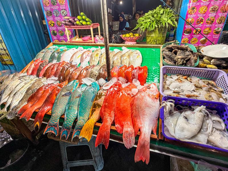 Back at the fish market for dinner