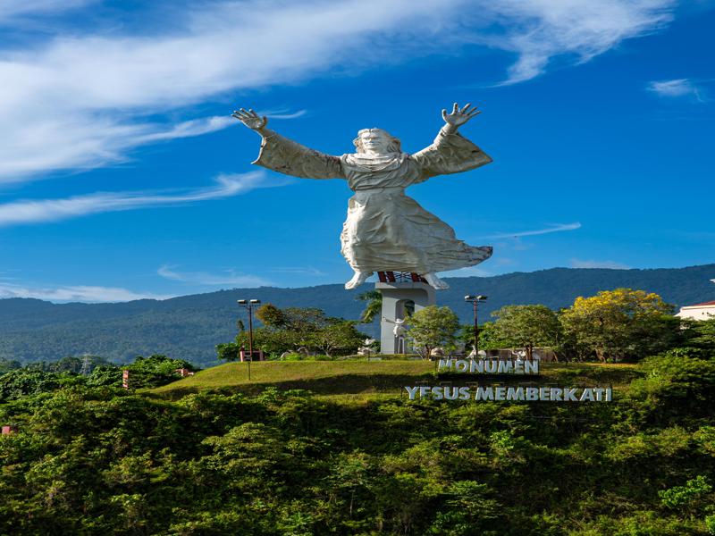 There was also a very large Jesus blessing statue
