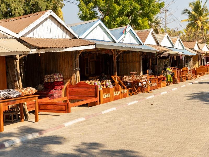 Furniture Row, Morondava
