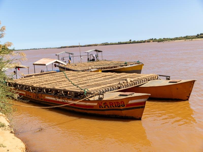 These are the rafts they use to get cars across