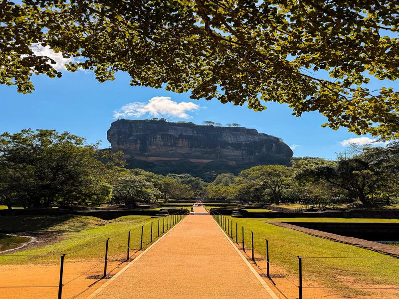 Path through the gardens leading to the fortress