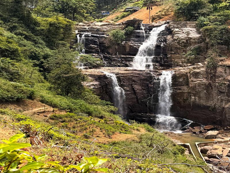 We stopped at the Ramboda waterfall