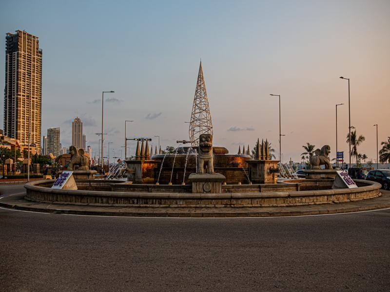 Fountain and statues near the sea in Colombo